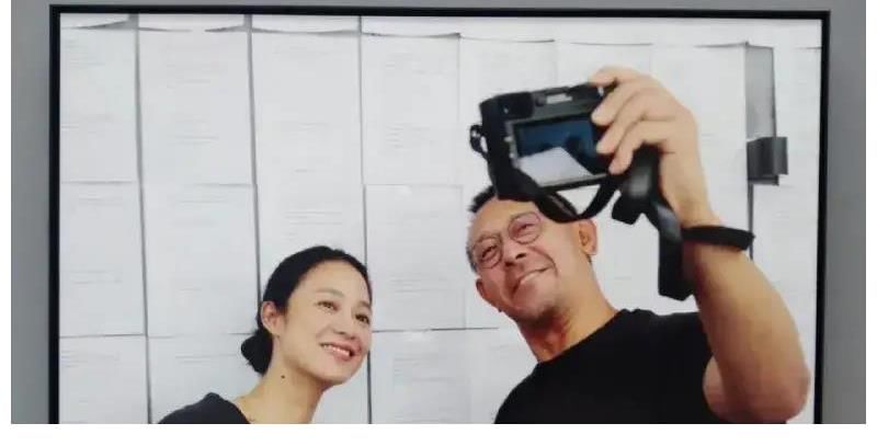 当周韵遇上“簪花围”，终于明白为何她可以把“浪子”姜文收服了