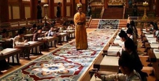 古代|古代赶考生盘缠丰厚,为何土匪坚决不打劫?土匪:你看他腰间绑的啥!