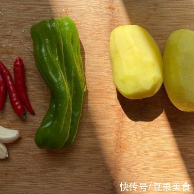 家常菜《酸辣土豆丝》一上桌，老人宝宝全都笑