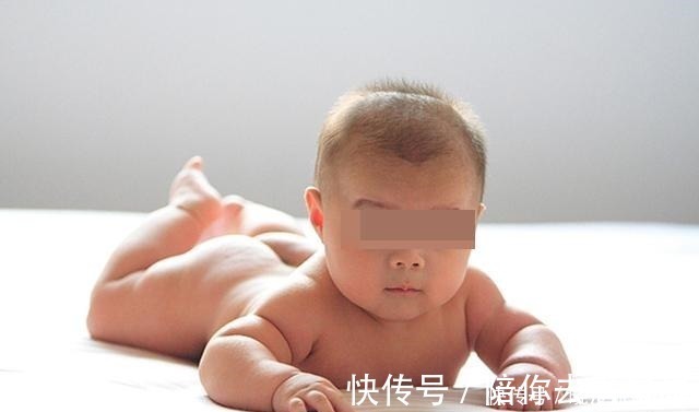 宝宝|宝宝拉臭臭后,第一步用水冲,还是用纸擦看看你做对了没