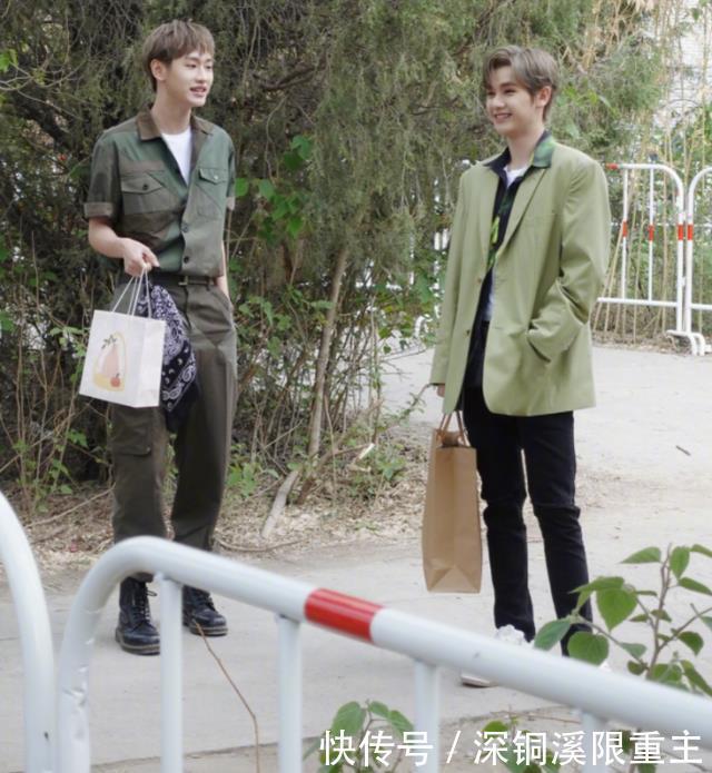 黄明昊|《拜托了冰箱》官宣海报,赵丽颖化身女强人,吴磊黄明昊搞笑加盟