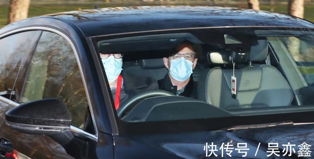 亨德森|曼联转会截止日做了啥?范德贝克官宣出租,林加德本可转会被阻止