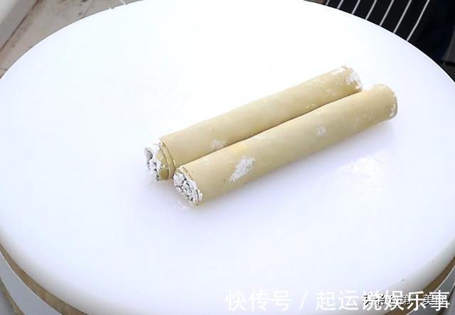 韭苔|春卷这样做超简单，几张豆腐皮一卷一炸，鲜香可口，零食都解决了