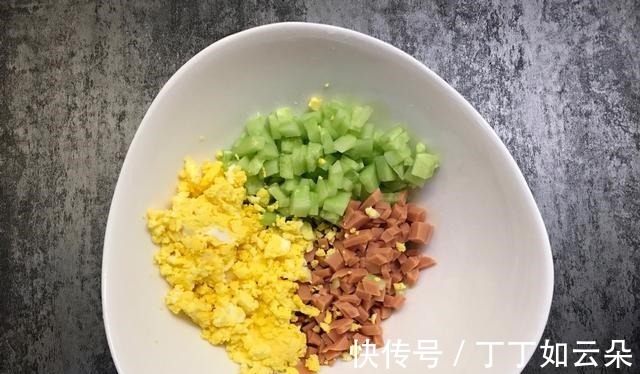 三明治|别再为孩子的早餐发愁了，简单还营养，一份鸡蛋三明治就搞定！