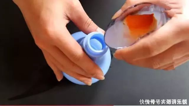 油污|电饭煲脏了别再用水擦!教你一个土方法,轻轻松松擦干净!