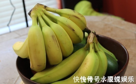 沙发|吃完香蕉就把皮扔掉教你香蕉皮的4个小妙用，效果值得一试
