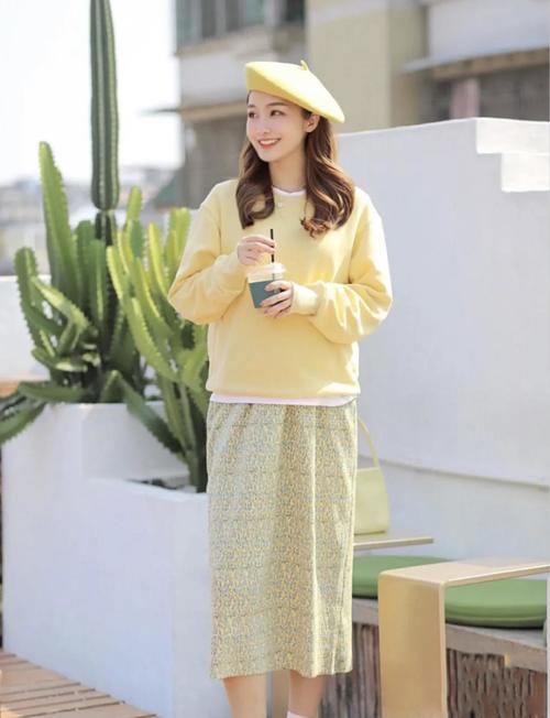 卫衣很难穿出时尚感？新的穿搭方式来袭，高级又洋气