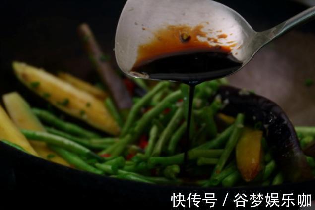 下饭|长豆角烧茄子最好吃的家常做法,软烂入味,非常下饭