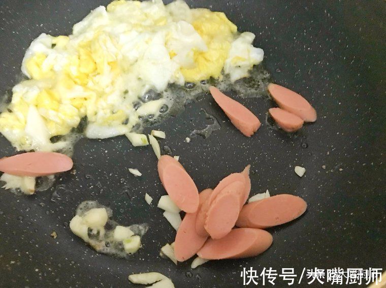 炒面条,不要煮好直接炒,学会3个技巧,面条筋道爽滑,不碎不粘