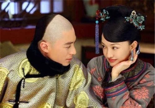 算命|乾隆出门算命，算完后笑着离开，刚走200米突然变脸：杀了他