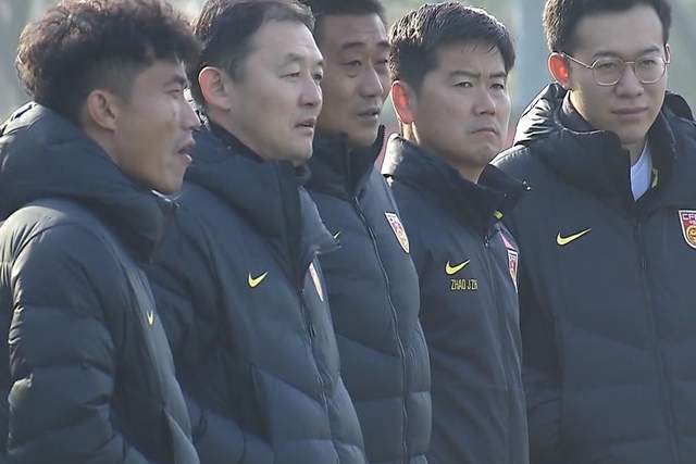 教练组|媒体爆料:足协曾对李霄鹏教练组提出建议,谈及归化国脚使用!