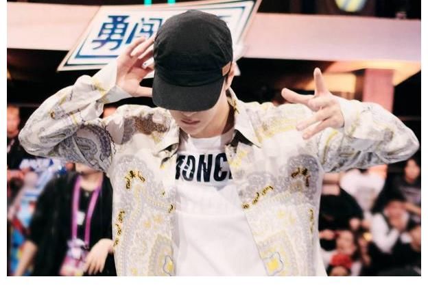 王一博送禮物遭退回，親自署名后，舞者看到瞬間被感動