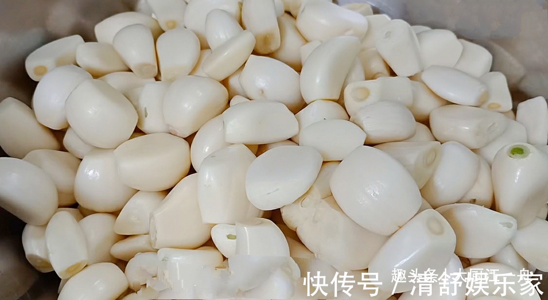 大蒜|腌腊八蒜，先放醋就错了，教你一招，1天就变绿，酸脆开胃又解馋