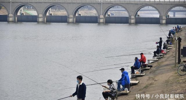 钓鱼人的“福利”:政府搭建钓台规划垂钓区,全国即将“推广”?