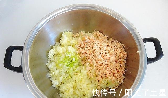 冬天吃饺子，不能错过这馅，掌握一个小窍门，营养鲜香，越吃越爱！