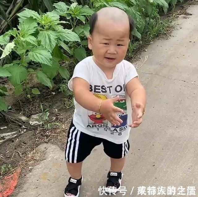 外在|宝爸带孩子出门理发,直接变成“地中海”,回家后宝妈差点认不出