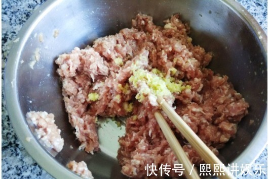 可口|50年大厨:不管炸什么丸子,多加这1“步”,丸子保证香脆可口