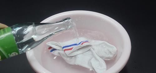 袜子|夏天穿过的袜子又脏又臭？教你一招，不仅干净还没臭味，太实用了