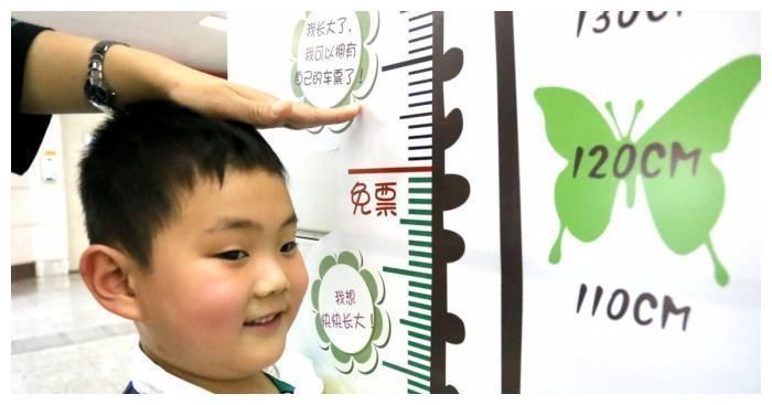 儿科医生|8岁男孩缺钙停止发育,身高仅1米,儿科医生怒斥:这类食物别再纵容娃吃