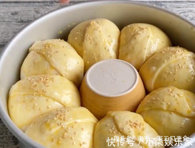 懒人面包,不加黄油不用揉出膜,1个鸡蛋半碗面,教你在家做