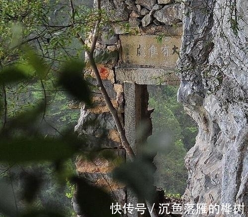 石门|一悬崖上发现清朝修建的石门 古今县志均无记载