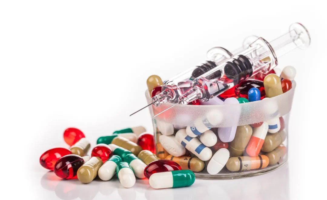 肠道|她的黑肠子竟引发 3.5亿人关注,专家警告:便秘千万别这么做!