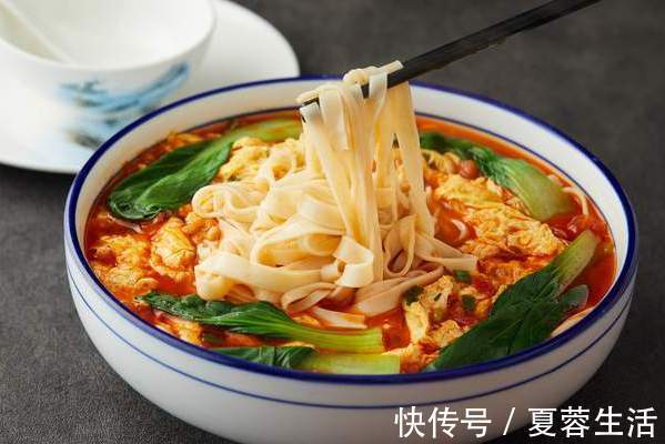 碱面|手擀面为何一煮就断?教你2个小窍门,面条劲道爽滑,不容易断