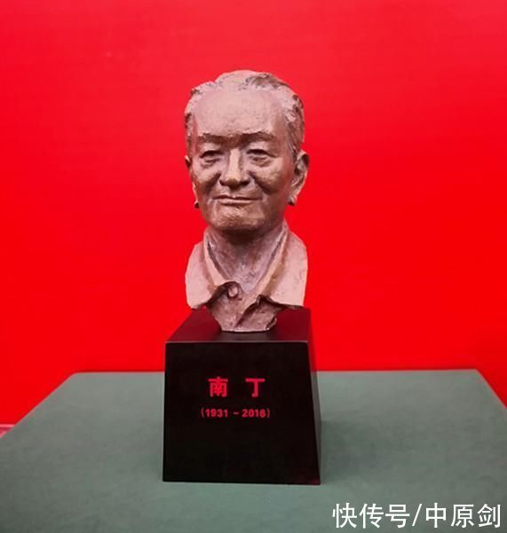  南丁|李佩甫“裸捐”南丁文学奖奖金，10万钱分文不取，他给了这些人