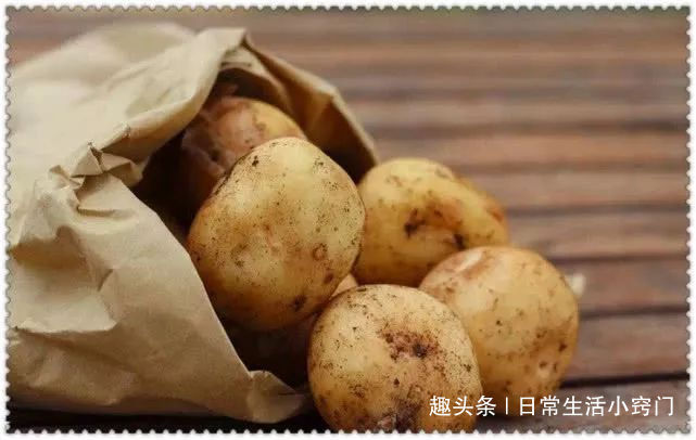 泡过土豆丝的水,别着急倒掉!家家户户都用得到,一年能省不少钱