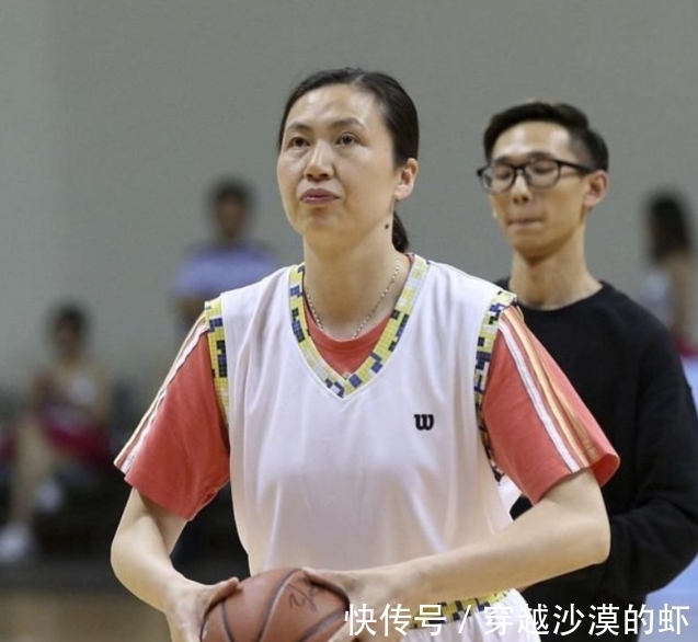 富商|“女排”周苏红,照顾瘫痪丈夫5年后,为何突然改嫁大9岁富商?