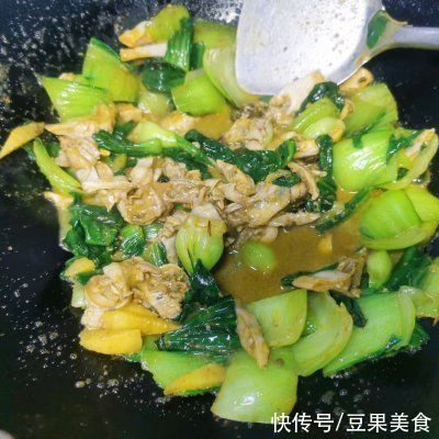 青菜炒蚌肉你这么做，好吃到停不下来