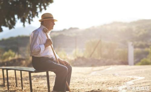 强哥|退休后,明事理的父母常有这两个举动,做子女的算有福气了