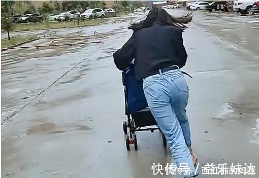 宝宝|小姨带娃的路子有多野？看完这几张图，网友：这届小姨跟宝宝有仇