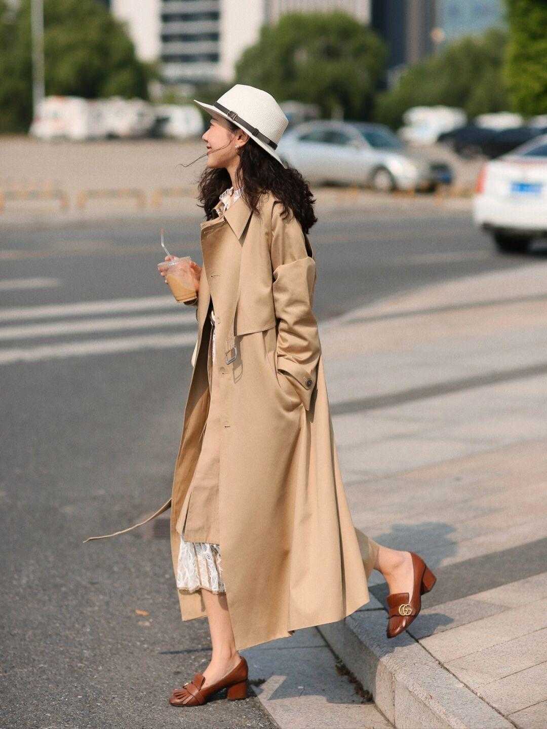 秋天|风衣的潮流还没过,小个子宁可搭配裤子,这是为什么?看完就明白