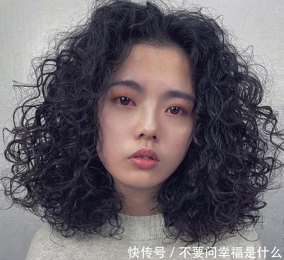 发型|女人50岁以后,剪发型要认准了,最好避开这3款!试试另外3种