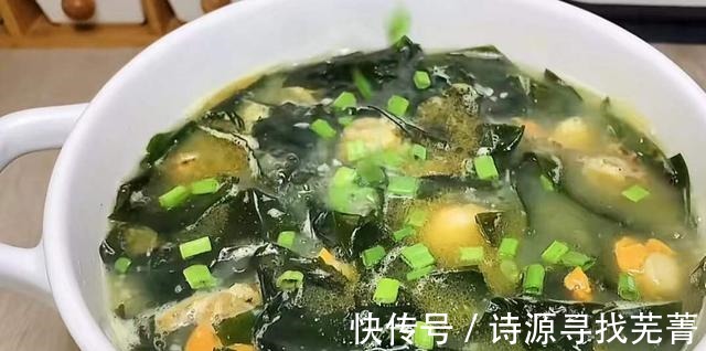 裙带菜和它做汤，鲜香浓郁，配上一碗米饭和泡菜，太香了！