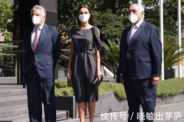 模特 莱蒂齐亚穿衣有道没有模特身材不要紧,腰带一收,比例更胜模特!