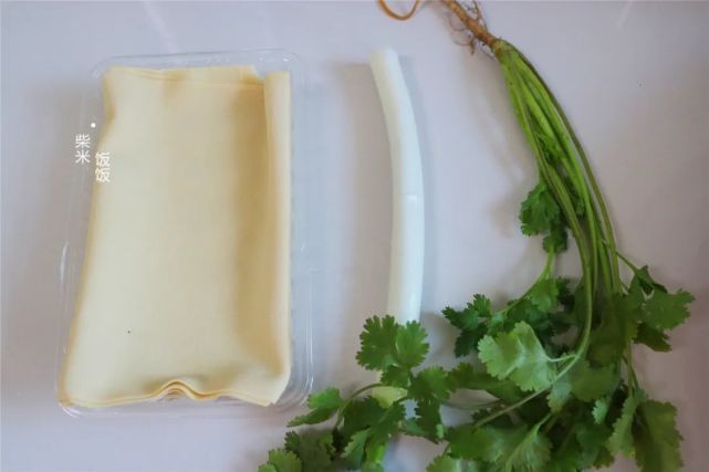 夏天最受欢迎的豆腐皮吃法,一煮一拌就上桌,软嫩入味特好吃