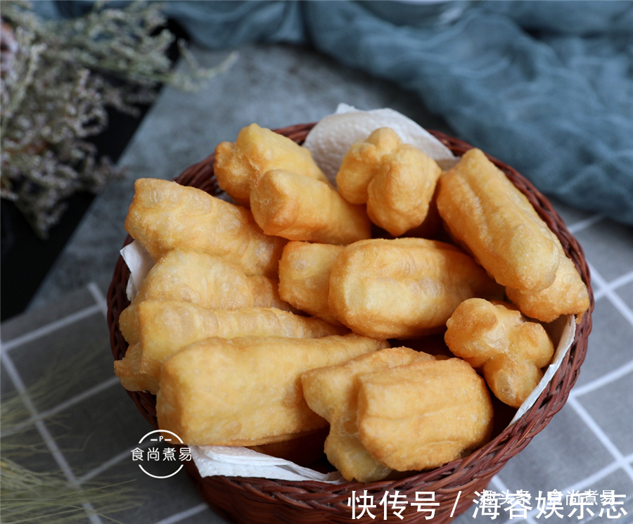 添加剂|油条自己在家做，蓬松香软又清爽，好吃不油腻，比市售的健康