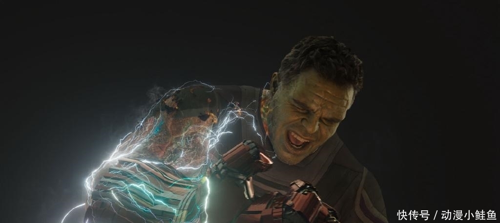 扛起|《复联4》全新彩蛋,致敬漫画,绿巨人扛起1500亿吨大山