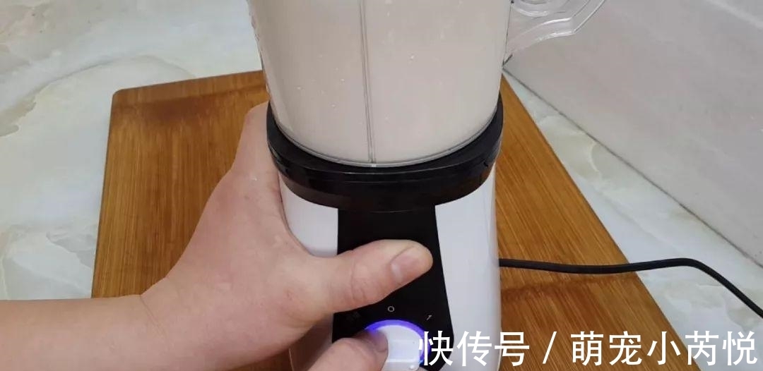 蛋糕|1碗大米,2个苹果,锅里蒸一下,做出创意小发糕,比蛋糕好吃几十倍