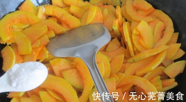 南瓜|黄瓜冬瓜都不如它,简单一炒软嫩可口,清香鲜甜,营养比肉丰富!