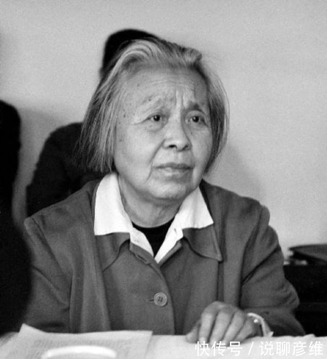 丁玲@沈从文帮过丁玲那么多,丁后来为何不帮落难的沈,还要大骂他?