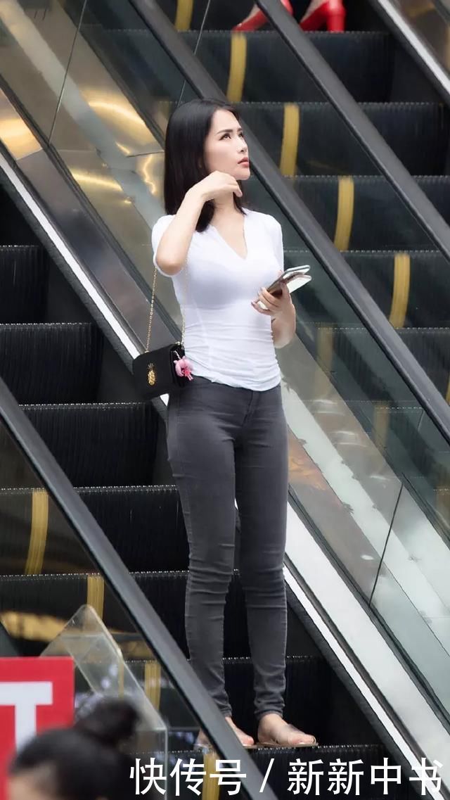 说到这款裤型真是人人皆宜,称它为“大魔术师”也不为过