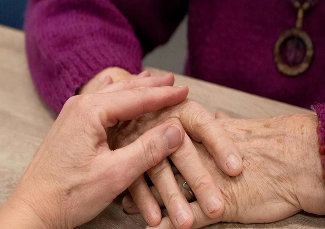 误区|人过70岁后,想健康长寿,避开这4个养生误区,否则极易损伤身体