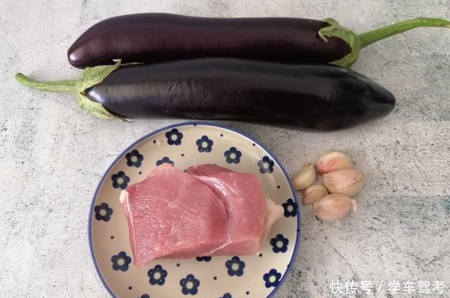 炒茄子时，多加1步，茄子不吃油不发黑，怎么炒都好吃