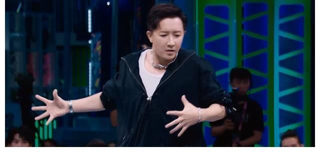 王一博|街舞隊長battle太燃了，王一博被贊巔峰，張藝興高難度跪膝