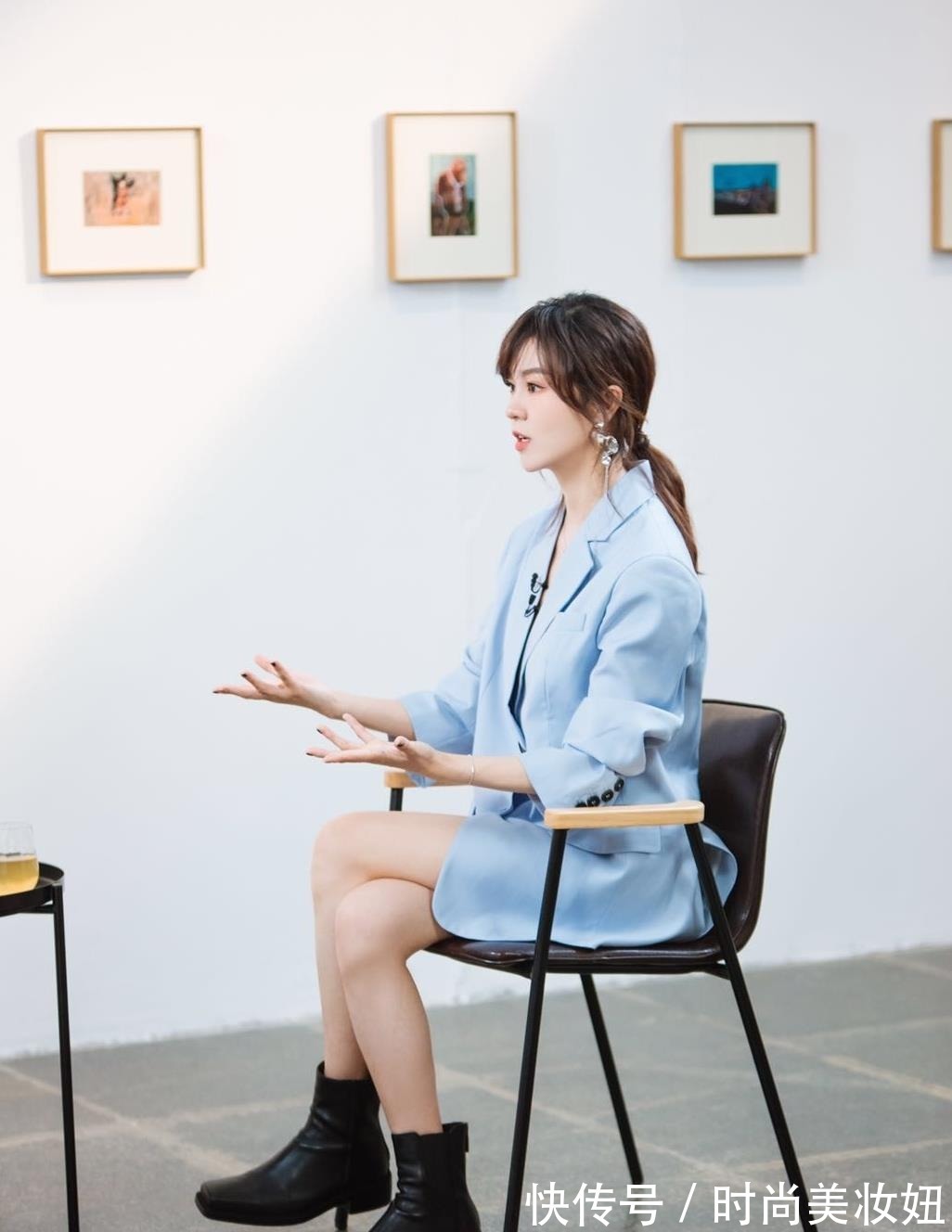 内衣|郁可唯也太时髦了!穿“粉色羽绒服”配粉色帽子,减龄又洋气