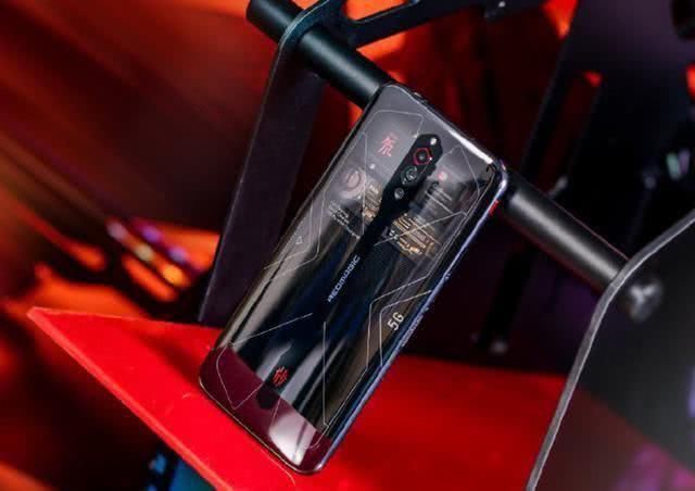 红魔5G氘锋|红魔16GB内存手机即将开售，骁龙865+144Hz刷新率，价格感人