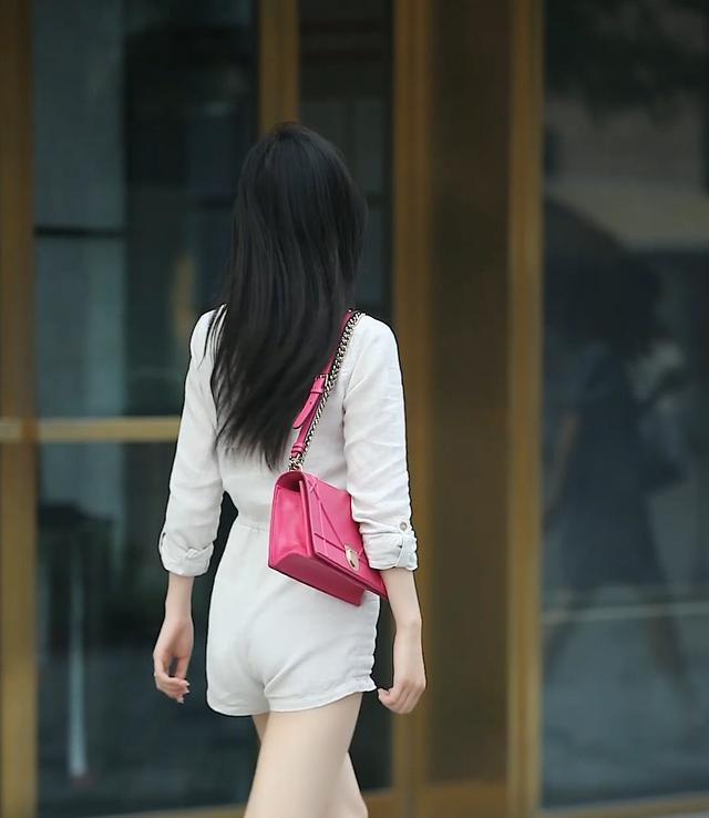 最近大火的工装连体服, 有个性的小姐姐都喜欢